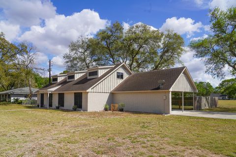 Photo of 905 Center Street, El Campo, TX 77437 (MLS # 74394292)