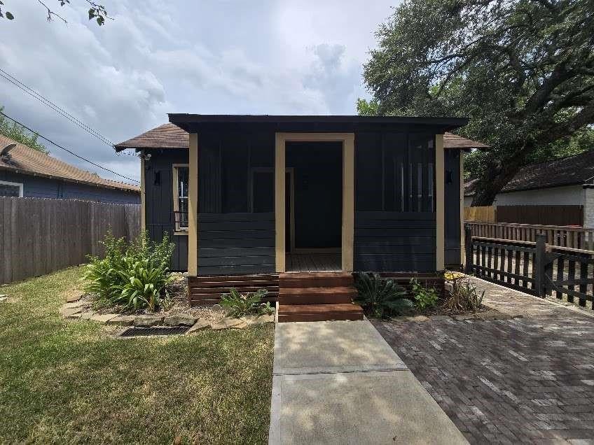 2119 Carolina Street