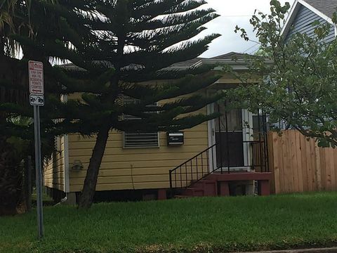 Photo of 723 Winnie Street, Galveston, TX 77550 (MLS # 25963250) Photo of 723 Winnie Street, Galveston, TX 77550 (MLS # 25963250)