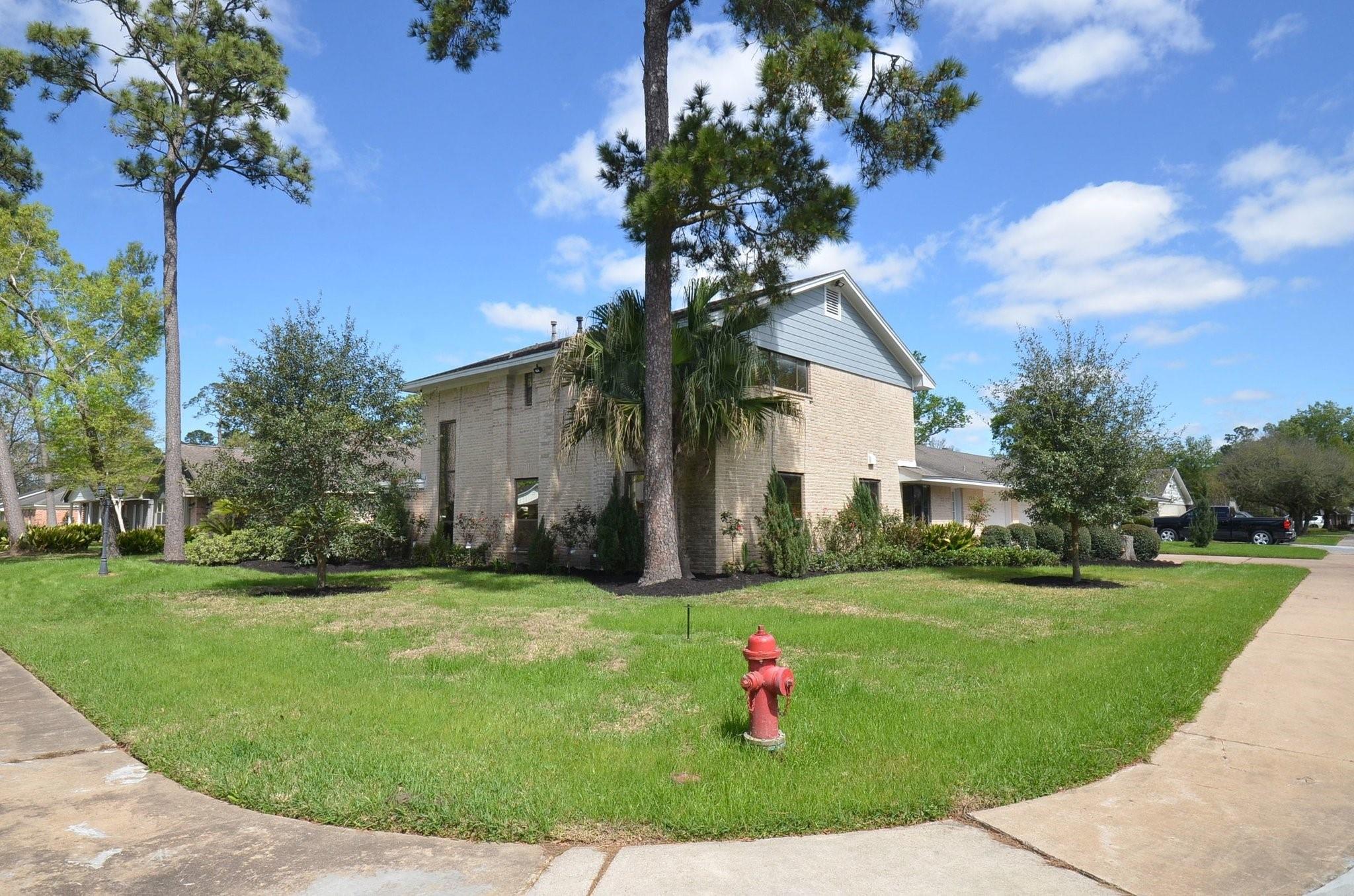 2711 Williamsburg Drive