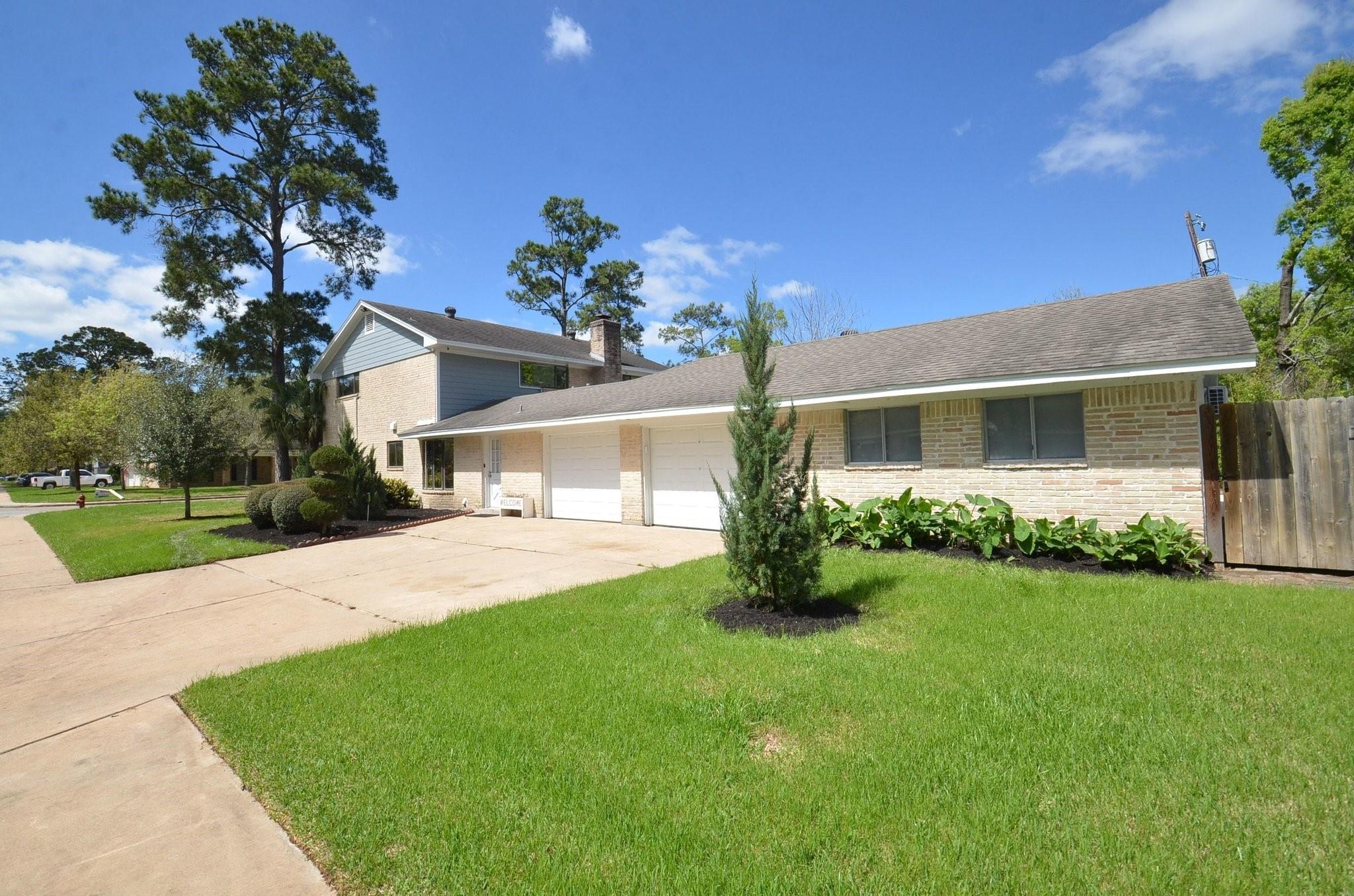 2711 Williamsburg Drive
