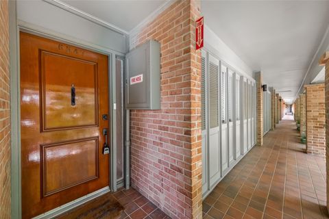 Tiny photo for 6547 Bayou Glen Road, Houston, TX 77057 (MLS # 7134215)