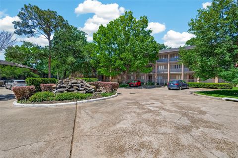 Tiny photo for 6547 Bayou Glen Road, Houston, TX 77057 (MLS # 7134215)