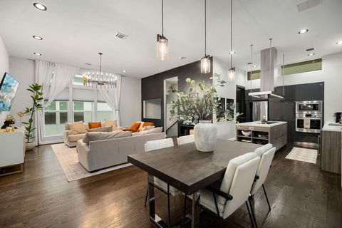 Photo of 1164 W 19th Street, Houston, TX 77008 (MLS # 89015439)