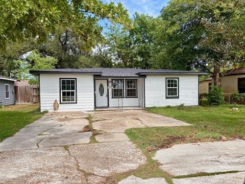 Photo of 317 San Jacinto Street, La Porte, TX 77571 (MLS # 77811417)