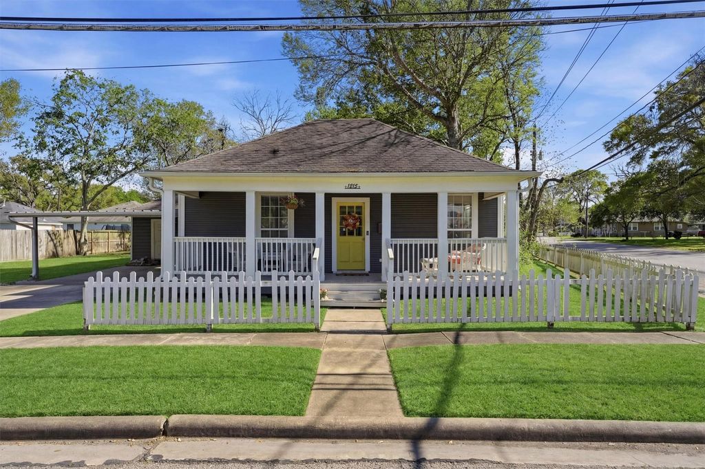 Photo of 1215 Main Street, Richmond, TX 77469 (MLS # 94264096)