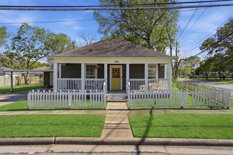Photo of 1215 Main Street, Richmond, TX 77469 (MLS # 94264096)