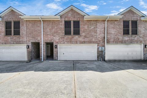 Photo of 10403 Shadow Oaks Drive #3A, Houston, TX 77043 (MLS # 69409956)