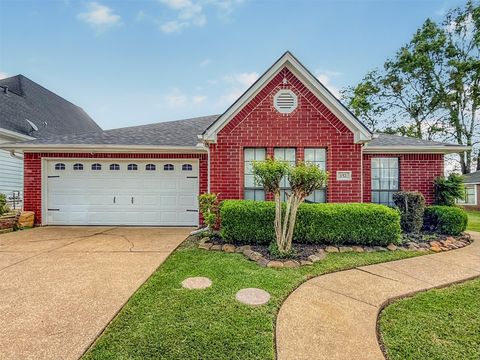 Photo of 152 Waters Edge At 18th, Huntsville, TX 77340 (MLS # 42693560)