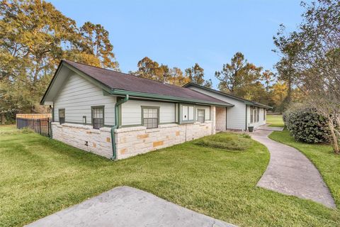 Photo of 528 Catfish Lane, Conroe, TX 77384 (MLS # 46575202)
