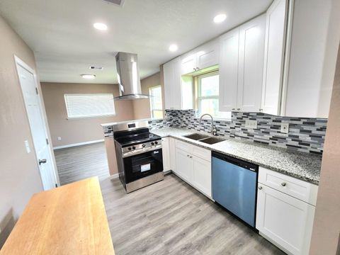 Photo of 5879 Belcrest Street, Houston, TX 77033 (MLS # 16002508)