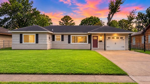 Photo of 8521 Western Drive, Houston, TX 77055 (MLS # 79528763)