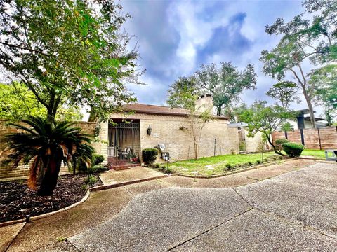 Photo of 5610 Woodway Drive, Houston, TX 77056 (MLS # 92340218)