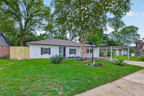 Photo of 6418 Standing Oaks Street, Houston, TX 77050 (MLS # 31551167)