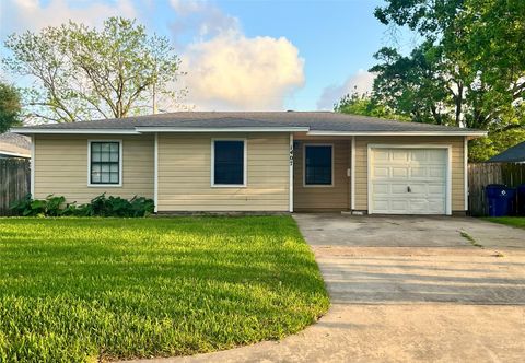 Photo of 1407 14th Avenue N, Texas City, TX 77590 (MLS # 46531694)