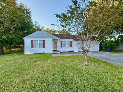 Photo of 1412 Ithaca Avenue, Nederland, TX 77627 (MLS # 82611162)