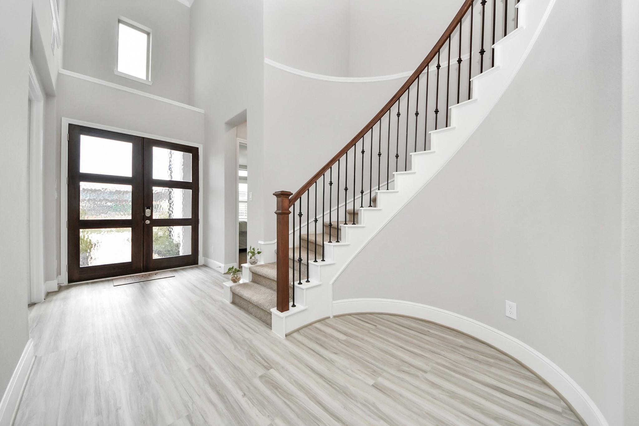 10015 Crescent Wood Drive