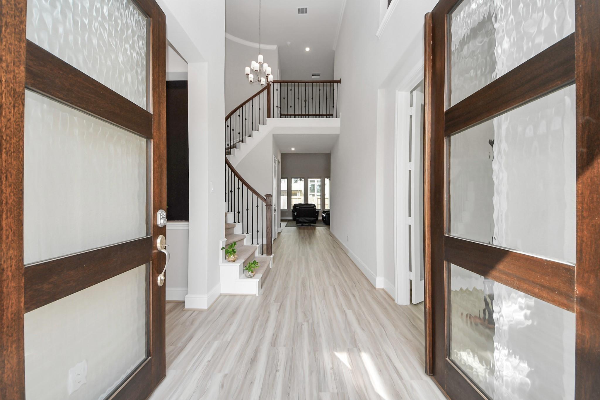 10015 Crescent Wood Drive