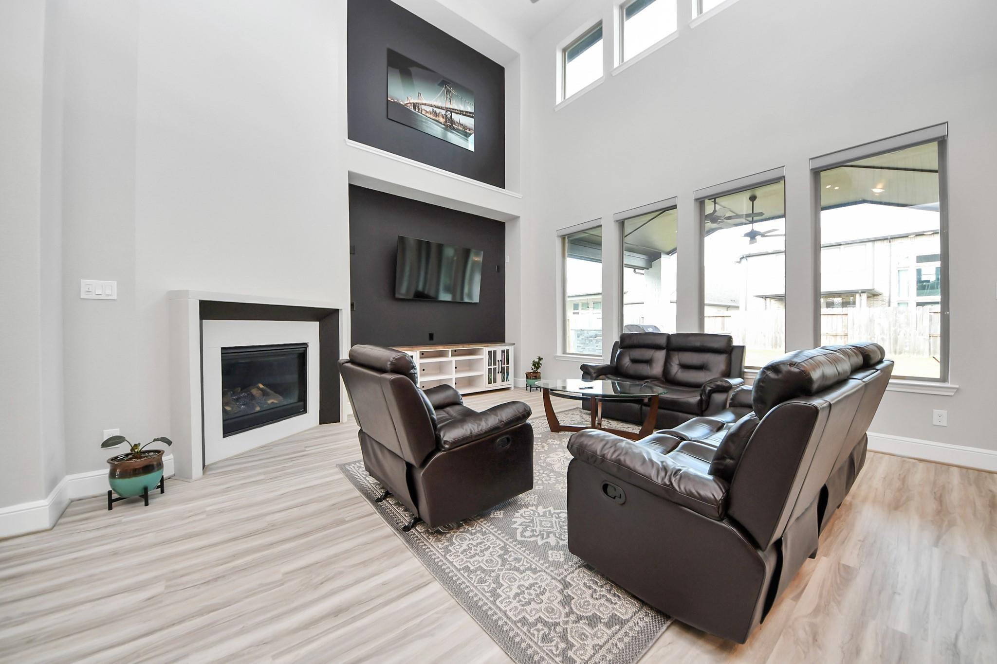 10015 Crescent Wood Drive