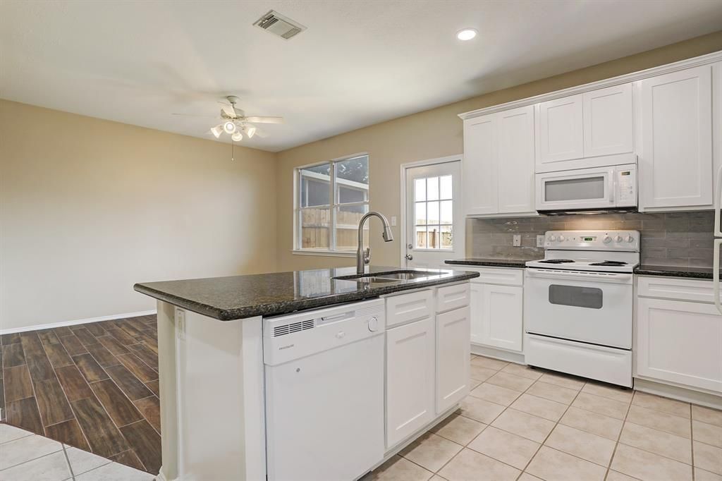 Photo of 281 Brandy Ridge, Dickinson, TX 77539 (MLS # 39786885)