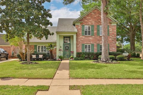 Homes For Sale - 15947 Pinyon Creek Drive<br/> Houston, TX 77095