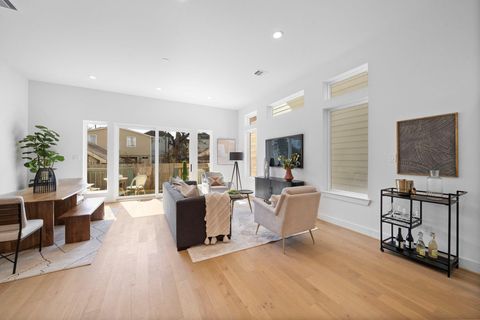 Photo of 1524 W 21st St St, Houston, TX 77008 (MLS # 41767843)