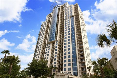 Photo of 3333 Allen Parkway #2107, Houston, TX 77019 (MLS # 41613619)