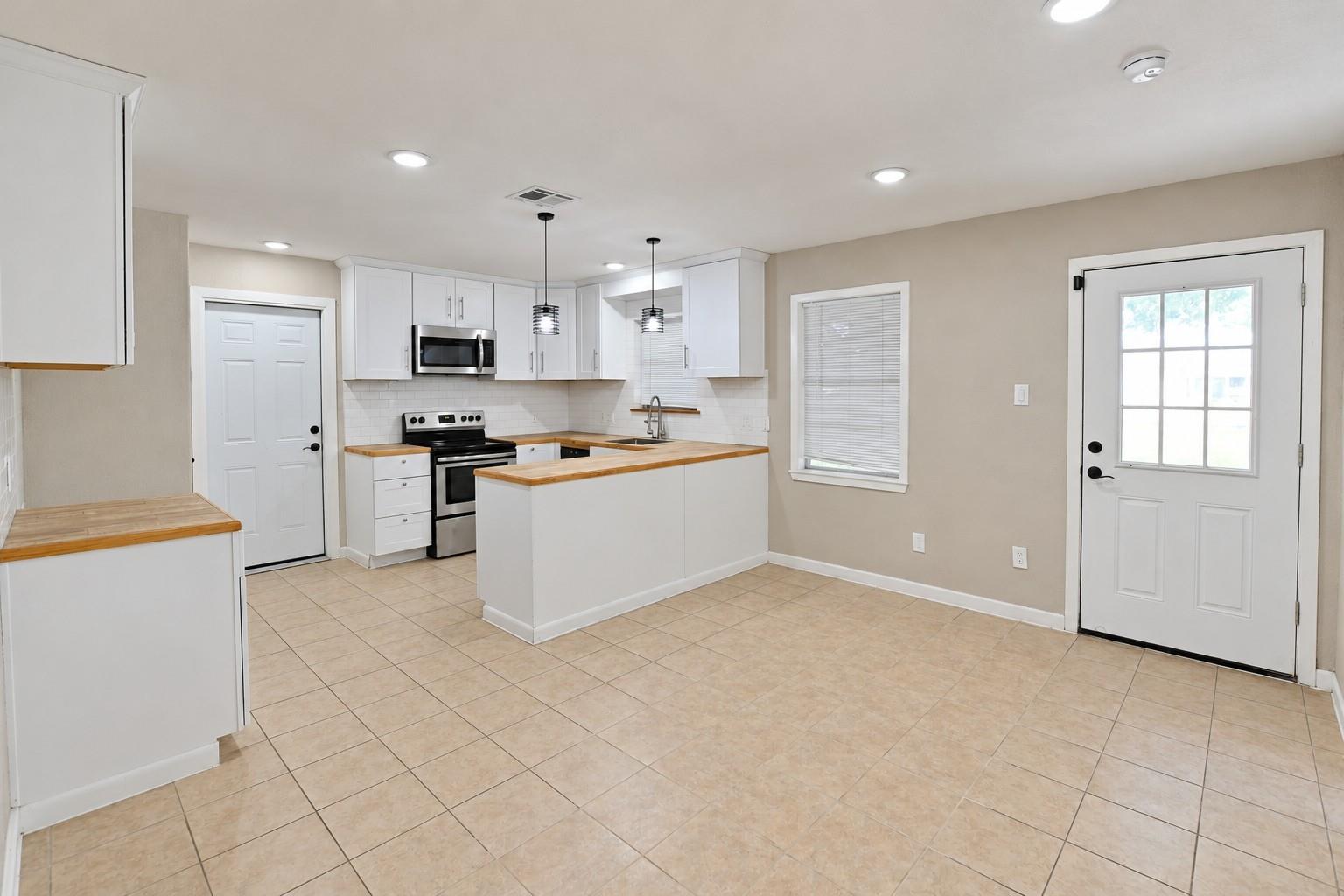 102 S Noble Road