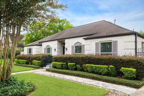 Photo of 9406 Cliffwood Drive, Houston, TX 77096 (MLS # 56106575)