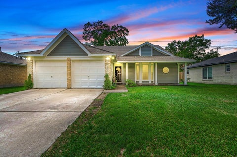 Photo of 305 Seacrest Boulevard, League City, TX 77573 (MLS # 42587259)