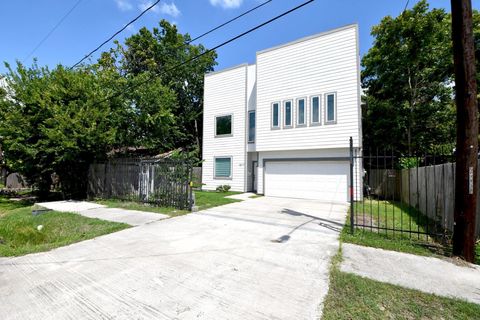 Photo of 4017 S Shelby Circle, Houston, TX 77051 (MLS # 70961642)