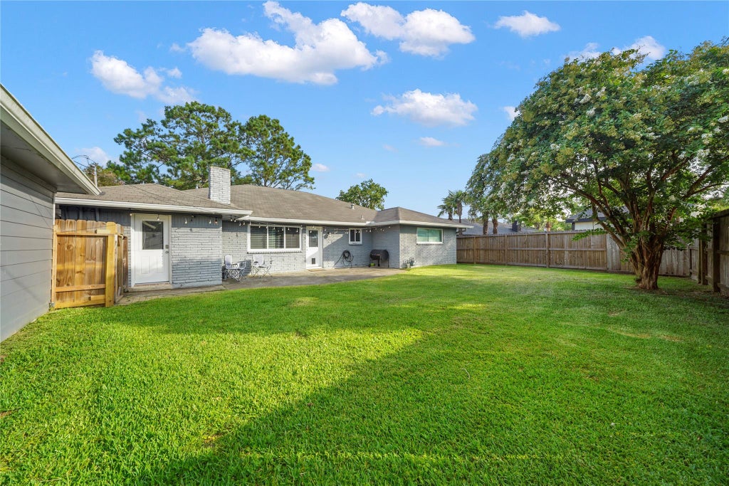 Photo of 304 Old Bayou Drive, Dickinson, TX 77539 (MLS # 32533059)