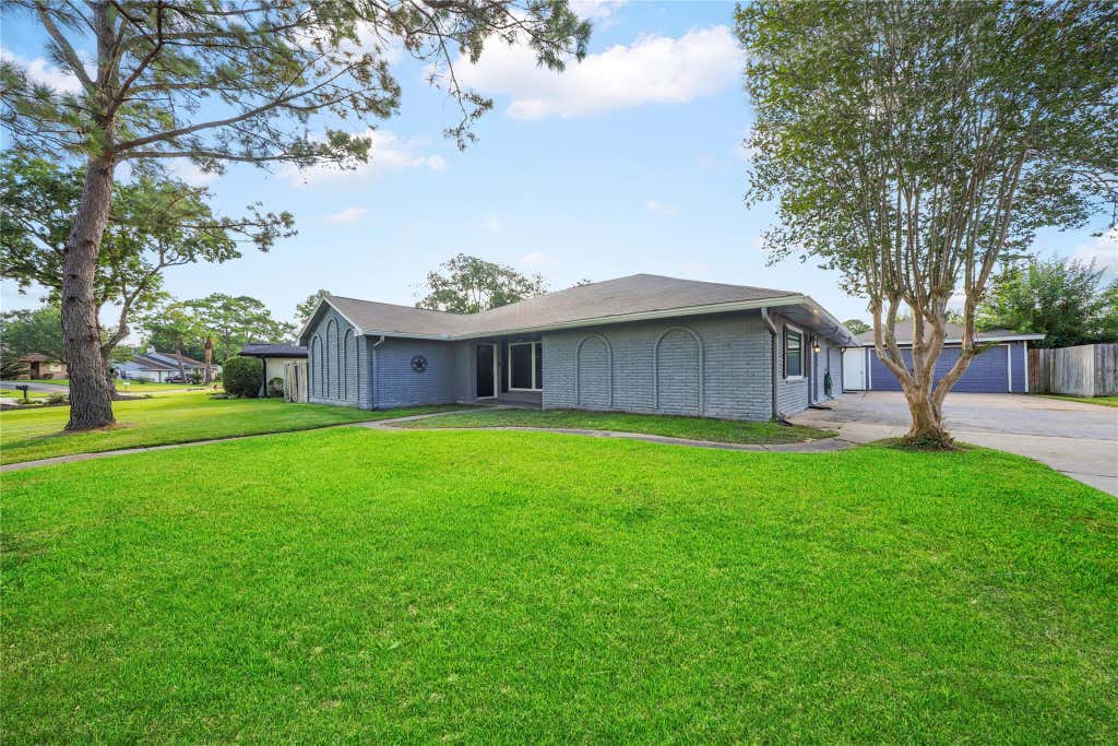 Photo of 304 Old Bayou Drive, Dickinson, TX 77539 (MLS # 32533059)