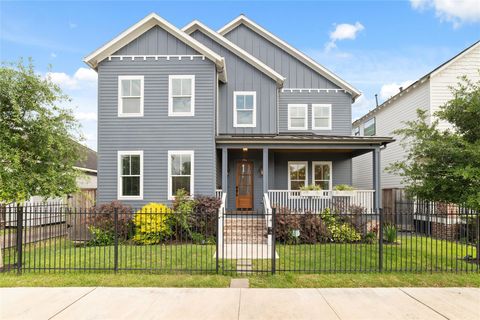 Photo of 319 E 26th Street, Houston, TX 77008 (MLS # 6896254)