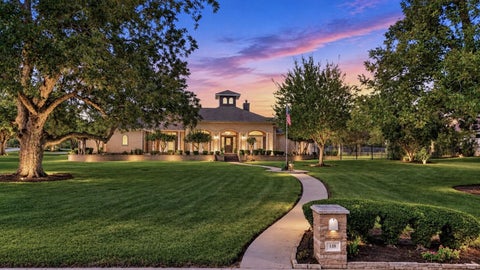 Photo of 118 Waterfront Drive, Montgomery, TX 77356 (MLS # 61610380)
