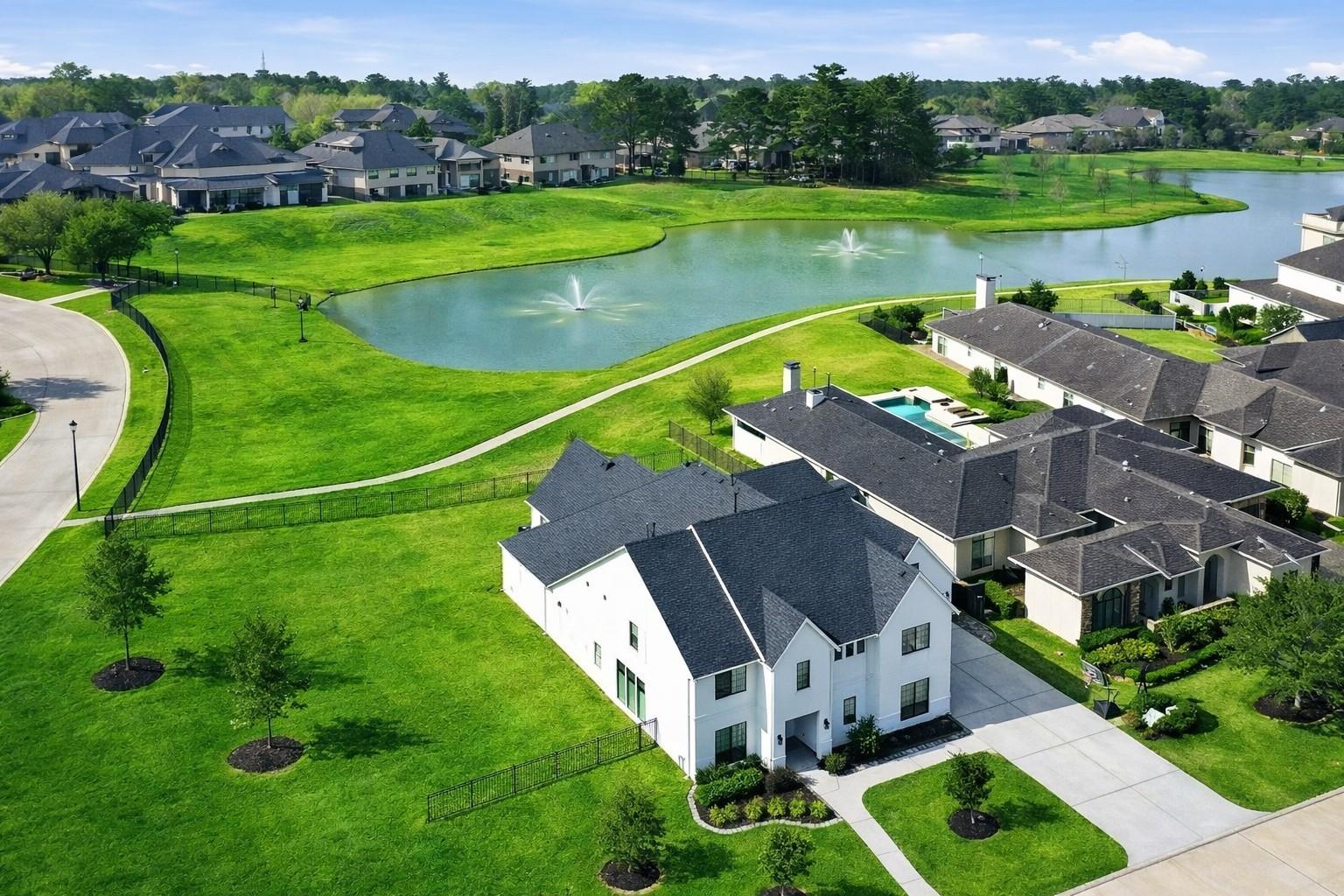 4903 Lagos Lagoon Court