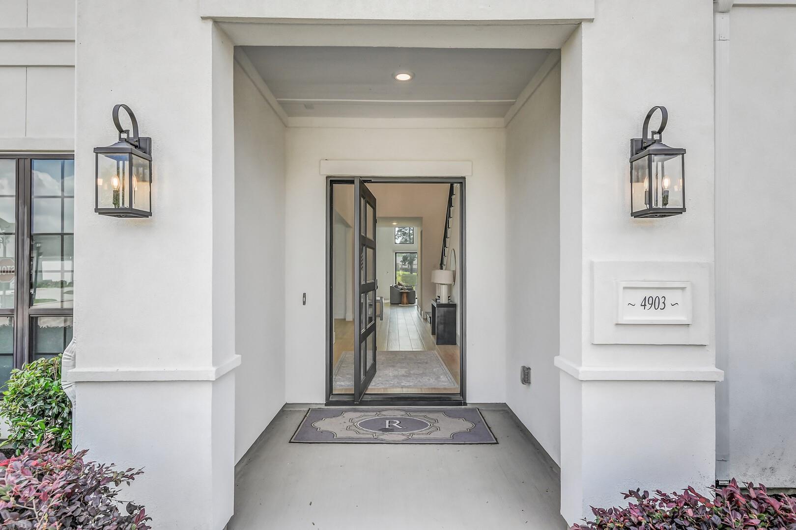 4903 Lagos Lagoon Court