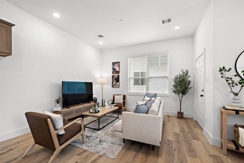 Tiny photo for 1586 W Tidwell Road, Houston, TX 77091 (MLS # 93943991)