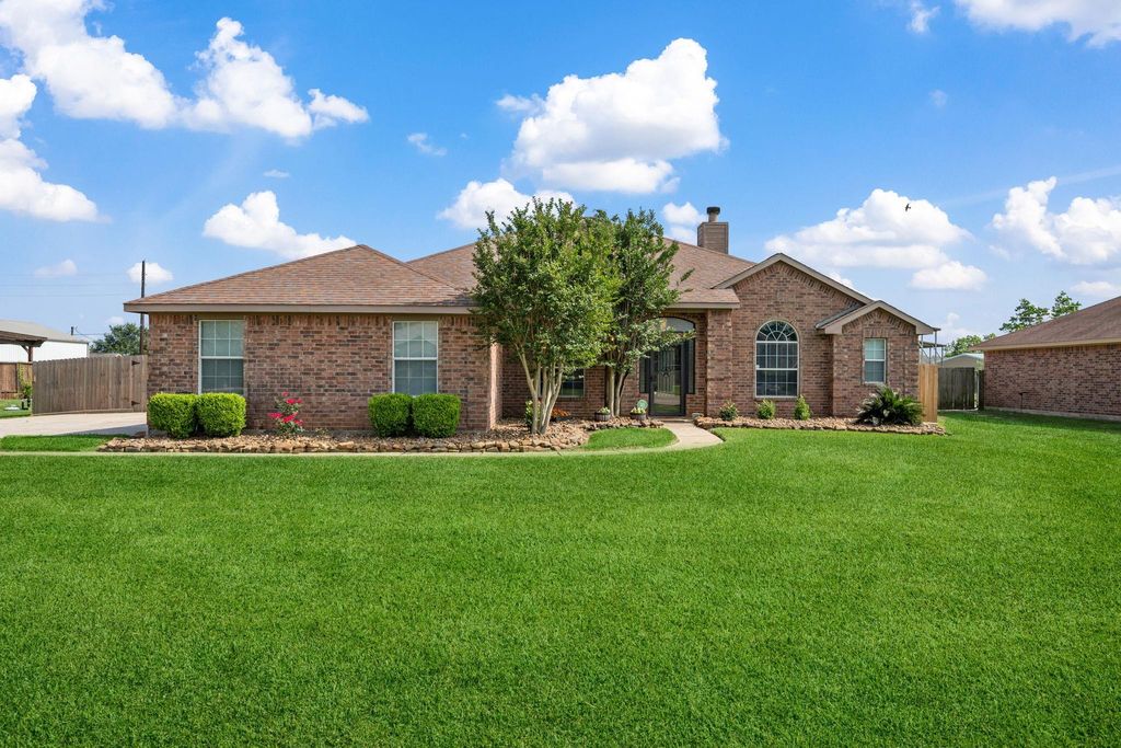 Photo of 2010 Caroline Avenue, Baytown, TX 77523 (MLS # 93308026)