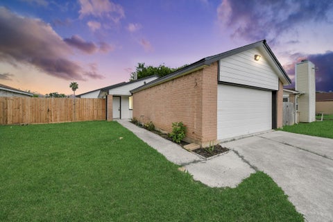 Photo of 5212 Willowview Drive, Baytown, TX 77521 (MLS # 3327121)