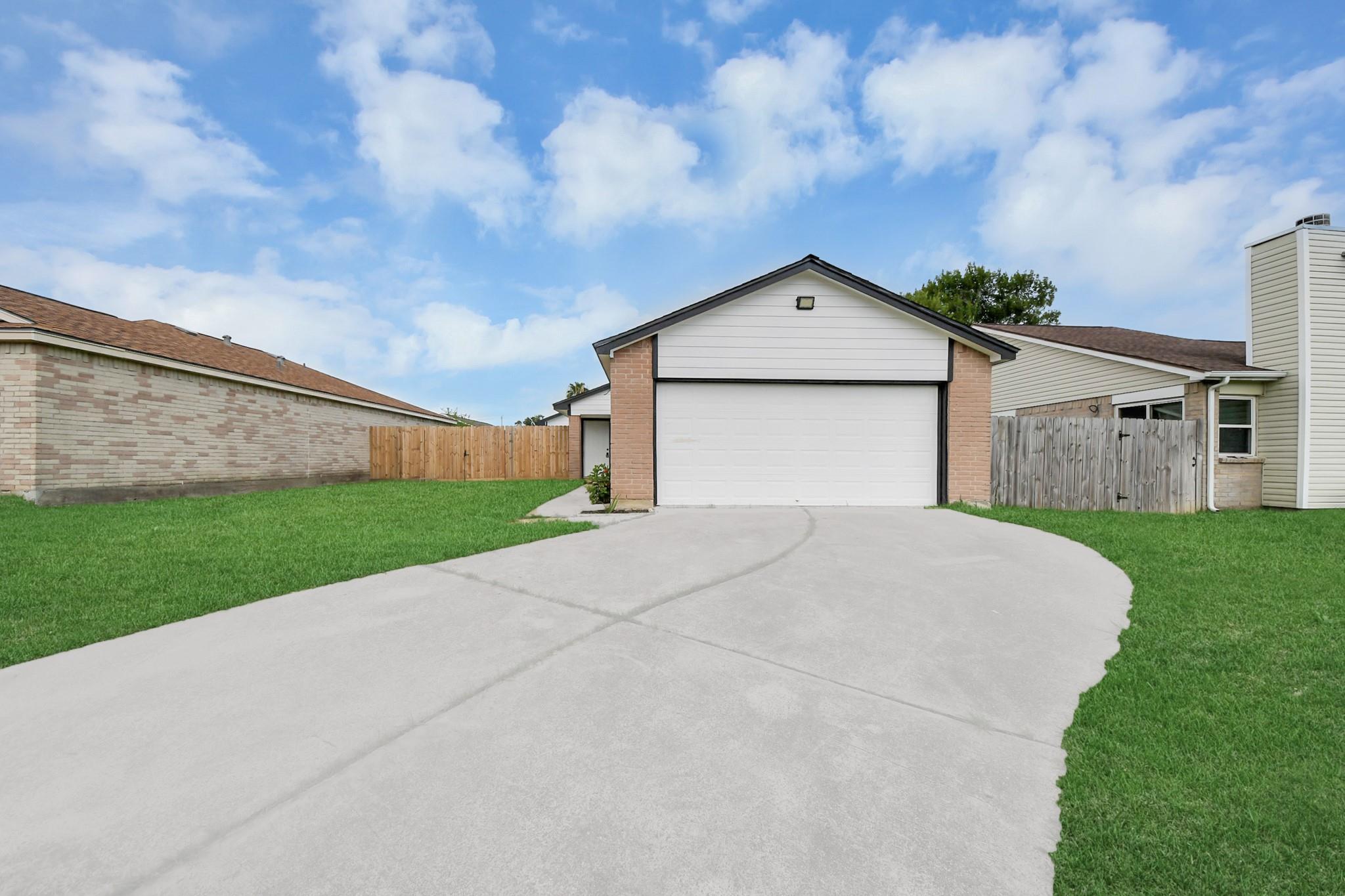5212 Willowview Drive