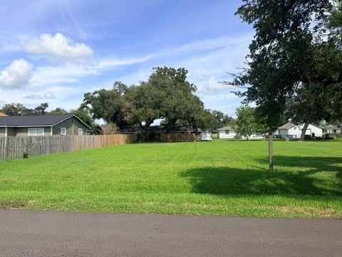 Photo of 506 Hinken Street, Clute, TX 77531 (MLS # 86843382)