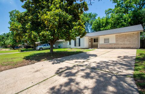 Photo of 1216 Glenmore Drive, Pasadena, TX 77503 (MLS # 50041553)