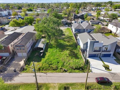 Photo of 4921 Golden Forest Drive, Houston, TX 77091 (MLS # 5106416)