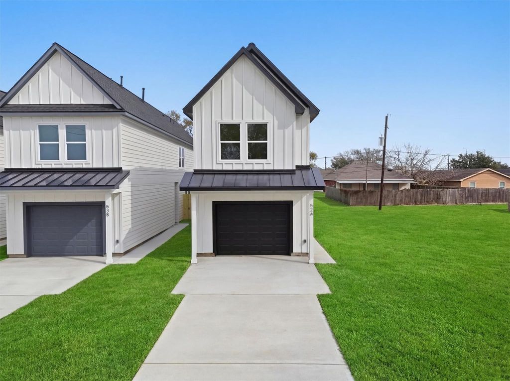 Photo of 524 N 4th Street, La Porte, TX 77571 (MLS # 6556905)