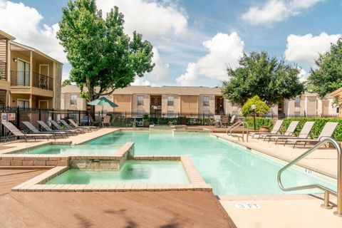 Photo of 515 S Bender Avenue Ave #208, Humble, TX 77338 (MLS # 17072744) Photo of 515 S Bender Avenue Ave #208, Humble, TX 77338 (MLS # 17072744)