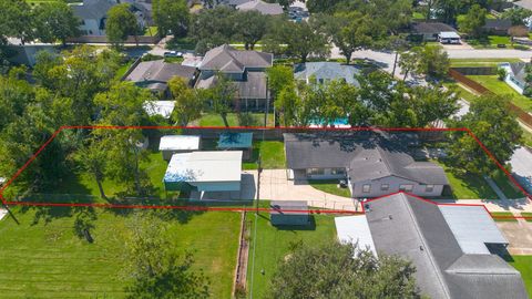 Photo of 8527 Ridgepoint Drive, Houston, TX 77055 (MLS # 3565328)