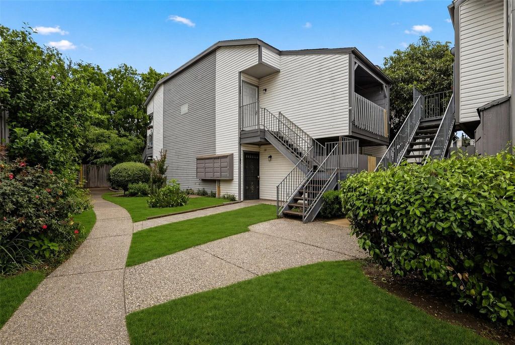 Photo of 7200 Clarewood Drive #1700, Houston, TX 77036 (MLS # 36428655)