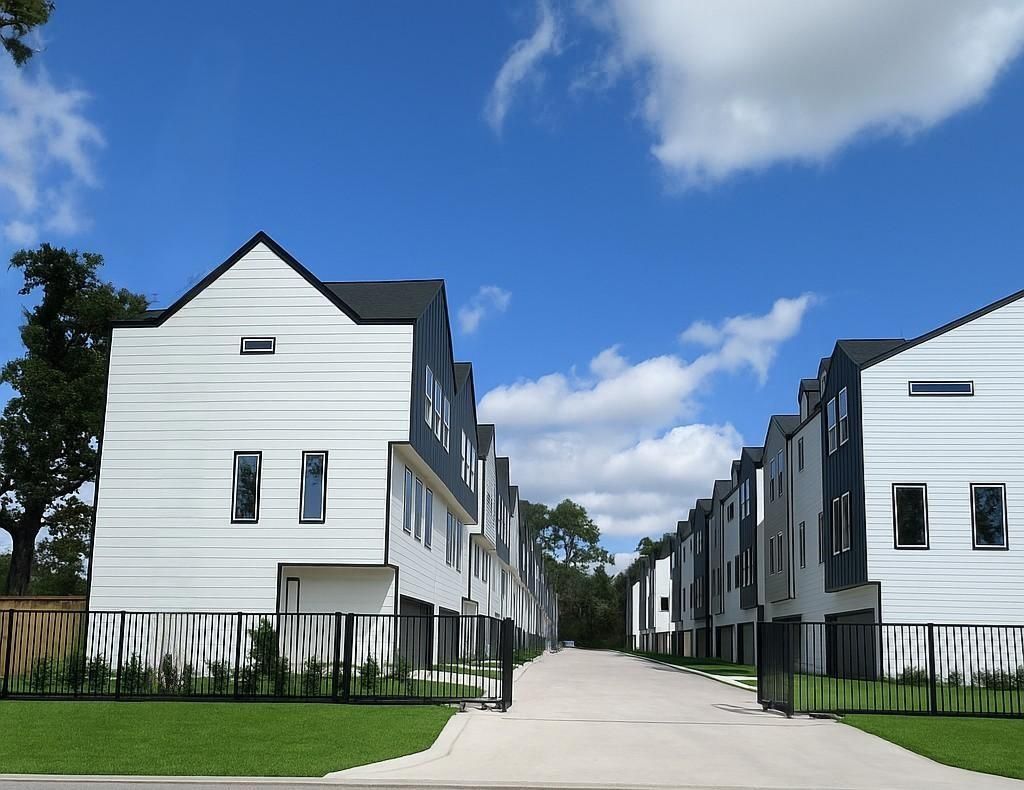 Photo of 5315 Kindred Garden Lane, Houston, TX 77091 (MLS # 95100123)