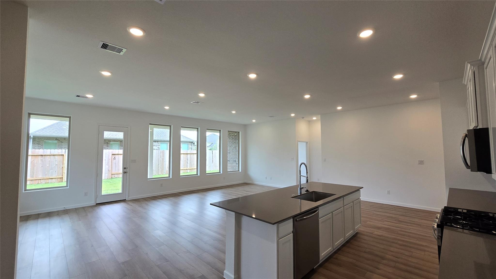 2912 Seahorse Manor Drive